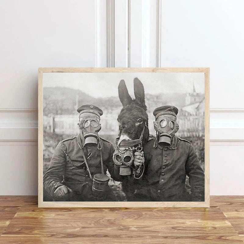 WWI Antique Photo Print: Deutsche Soldaten mit Esel – Schwarz-Weiß Leinwand Wandkunst
