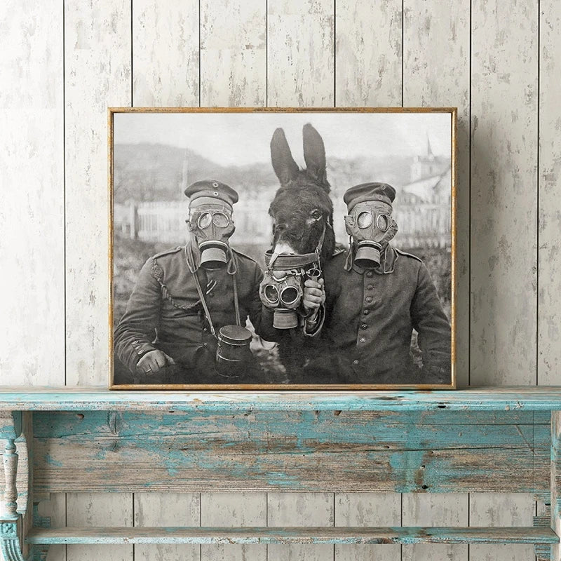 WWI Antique Photo Print: Deutsche Soldaten mit Esel – Schwarz-Weiß Leinwand Wandkunst