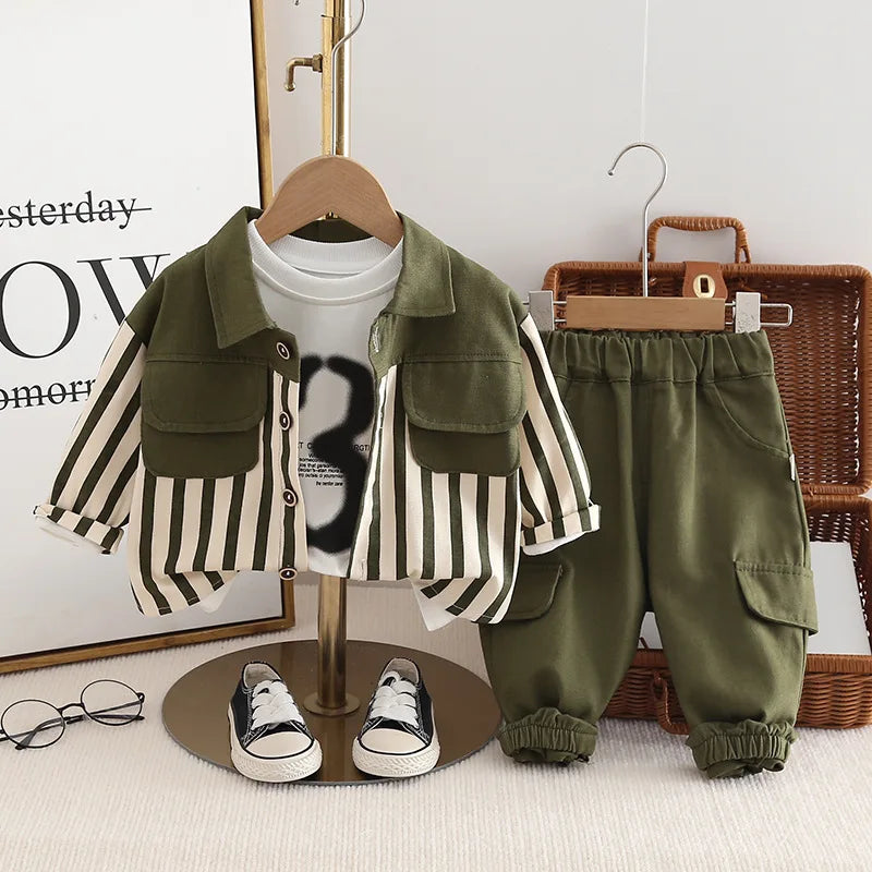 Kleinkind Jungen 3-teiliges Set – Baumwoll-Print-Oberteile, gestreifte Hemden & lockere einfarbige Hosen-Outfit
