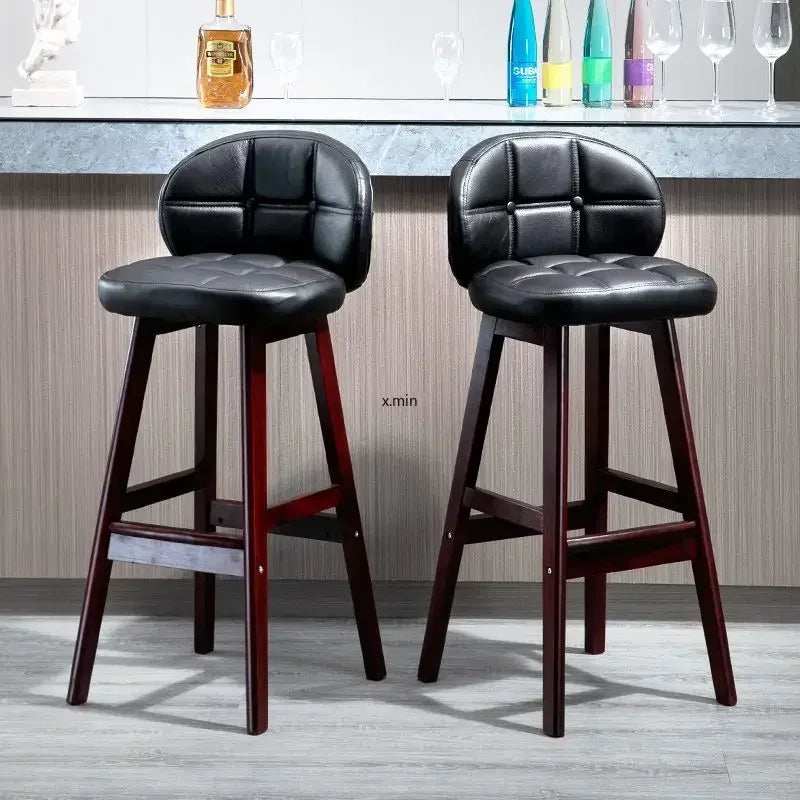 High Stool Barhocker aus Massivholz im modernen Stil