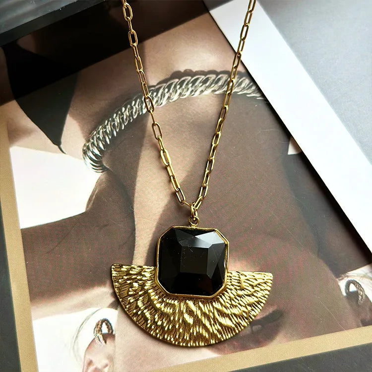 "
Bilandi Retro Fächerform Transparente Schwarze Stud Ohrringe – Beliebtes Geschenk Schmuck für Damen