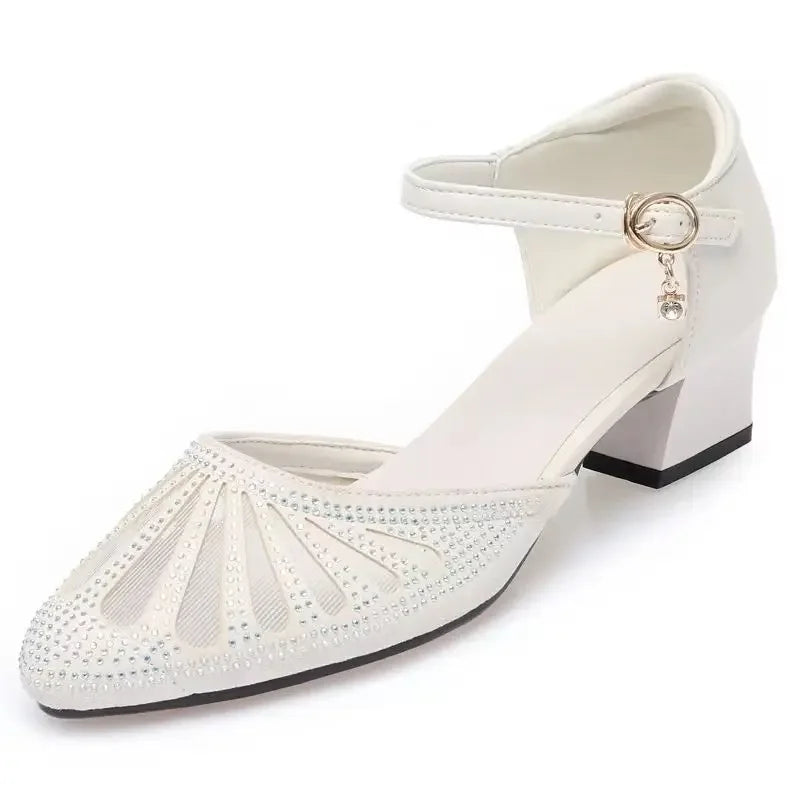 Spitz Zehen Sandalen mit Strass & Klaren Absätzen