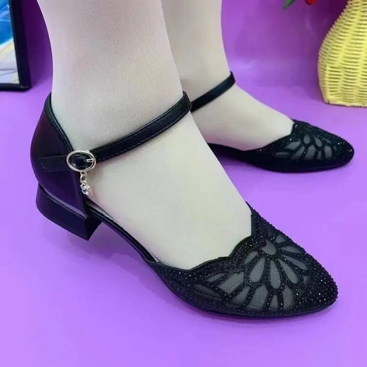 Spitz Zehen Sandalen mit Strass & Klaren Absätzen