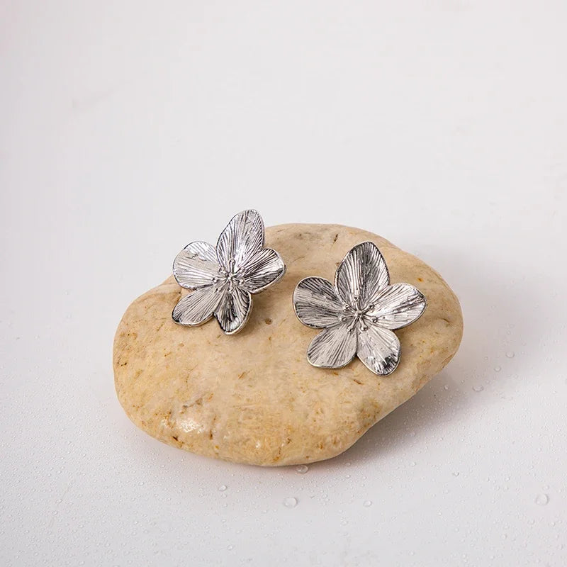 Stylish Vintage Flower Earrings