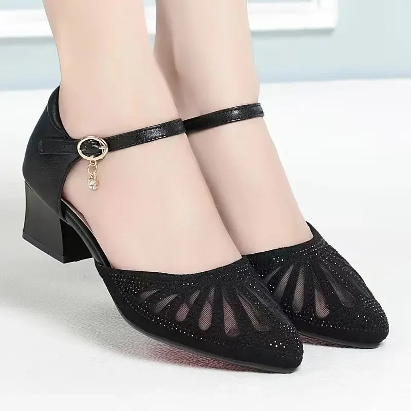 Spitz Zehen Sandalen mit Strass & Klaren Absätzen