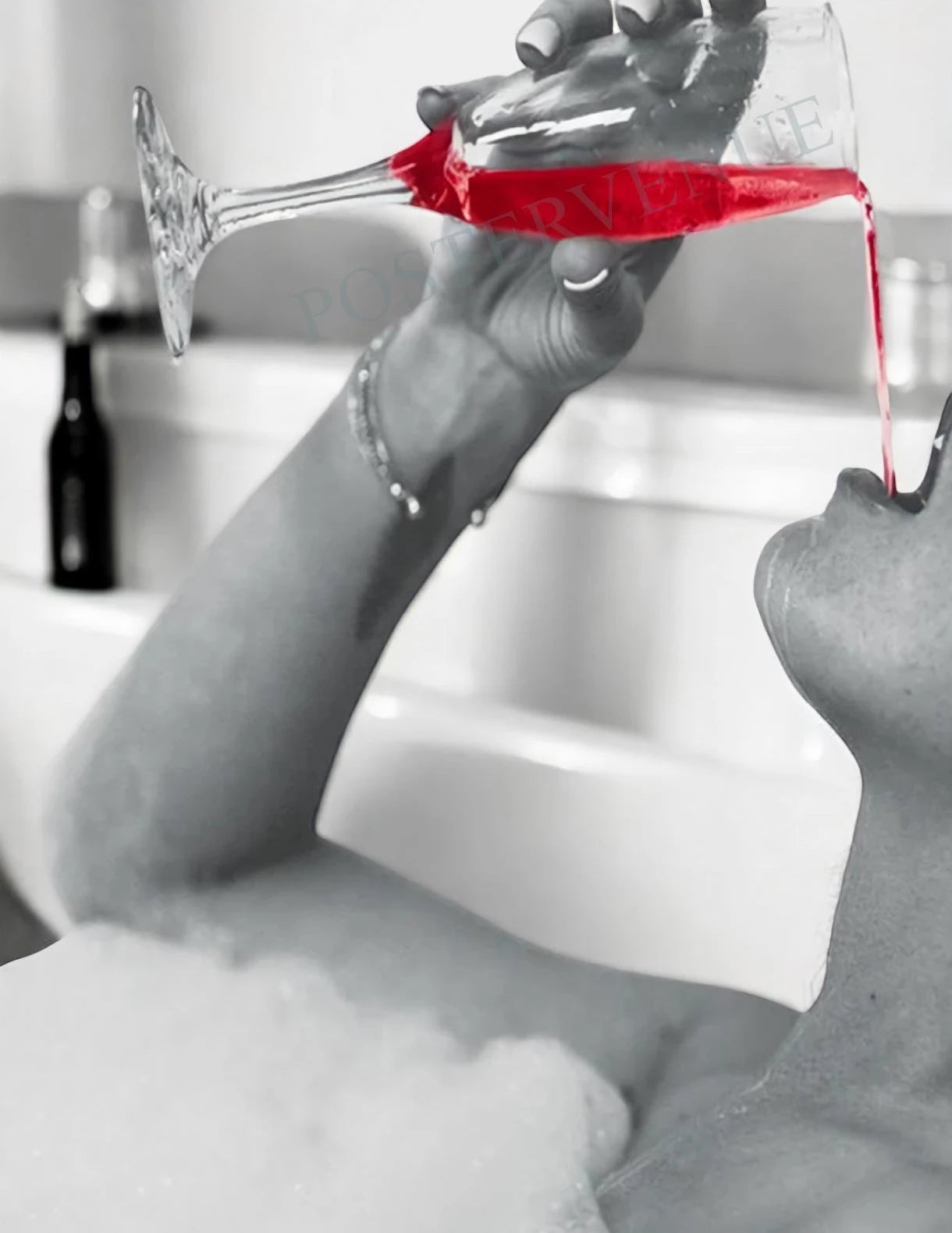 Schwarz-Weiß Poster Frau mit Wein Sex Girl Leinwandbild