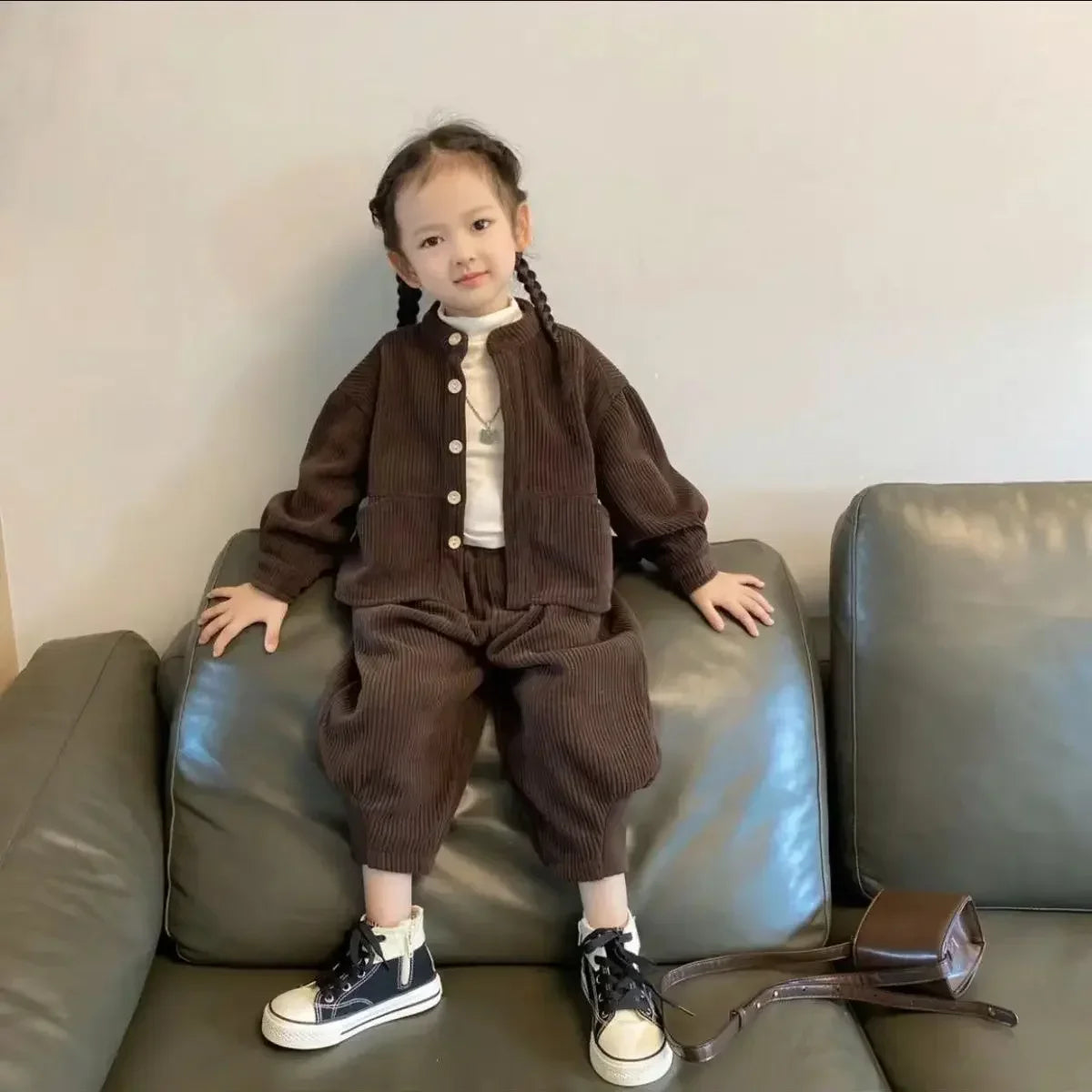 Koreanisches Cord-Set – 2-teiliges Outfit mit Stehkragen-Oberteil und Hose für Kinder
