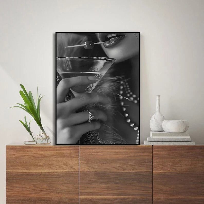 Schwarz-Weiß Poster Frau mit Wein Sex Girl Leinwandbild
