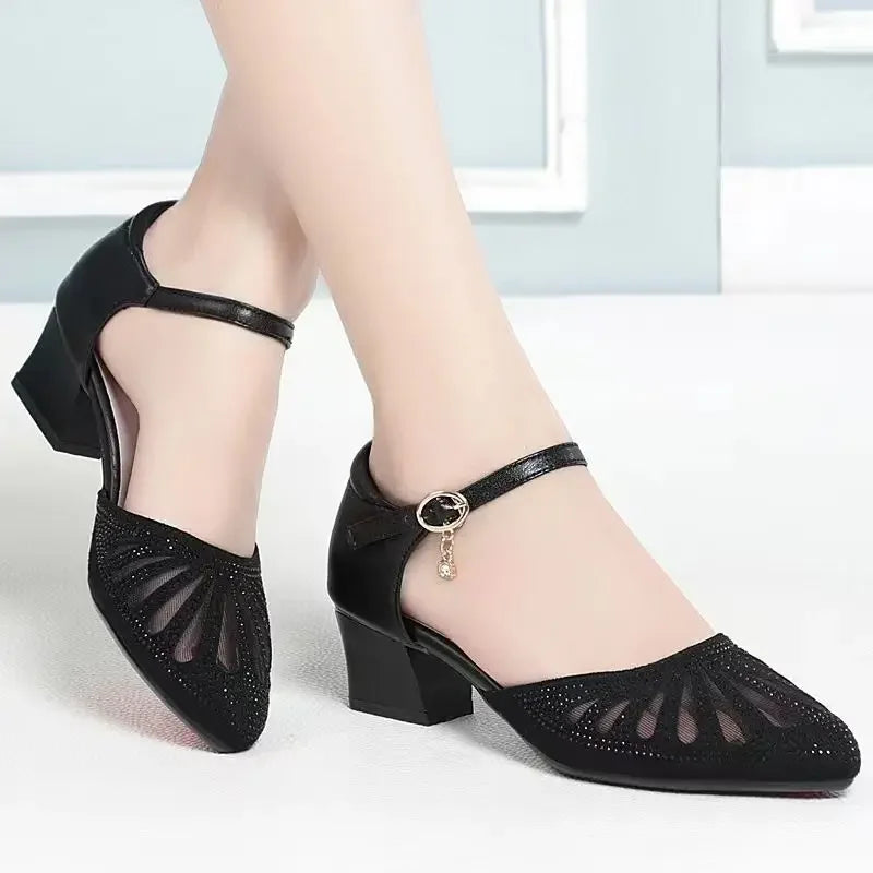 Spitz Zehen Sandalen mit Strass & Klaren Absätzen